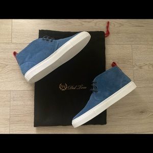 Del Toro chukka in blue suede. Brand new size 9 Men USA.